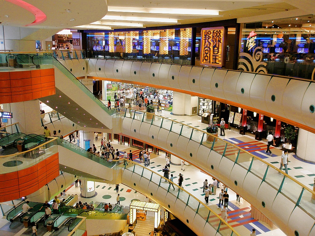 香港商场扶梯急停多人受伤 购物中心电梯安全如何保障？