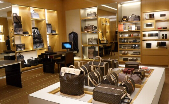 台媒：大陆奢侈品消费者转战网络 实体店纷纷关门