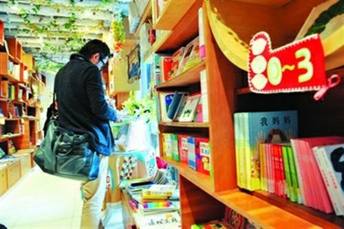 上海实体书店年味浓 凸显传统文化元素