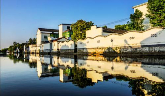 发展高质量特色小镇、打造经济增长新引擎