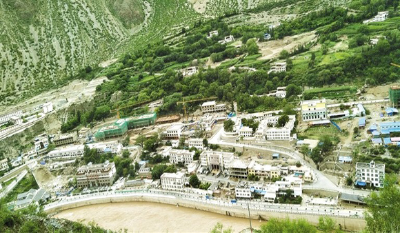 “四个突出”打造特色小镇