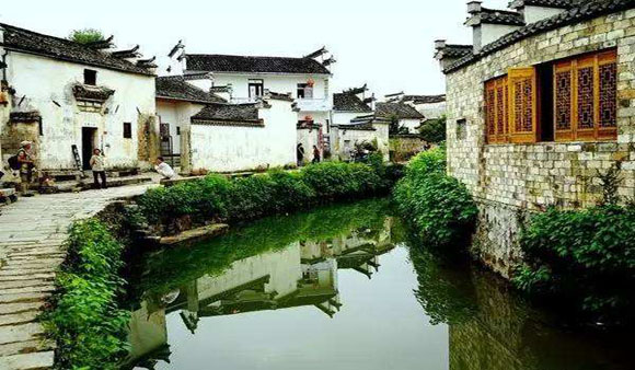 特色小镇建设与乡村振兴战略 ——以水东镇为例