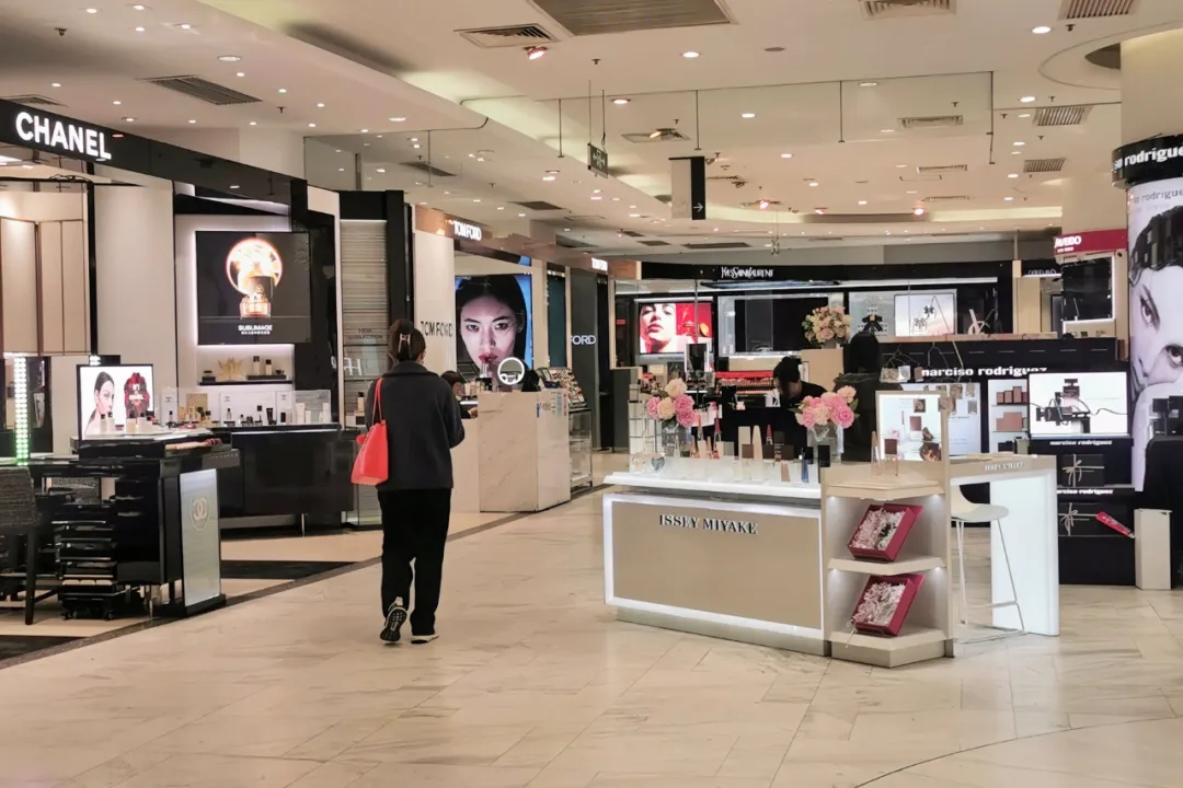 变化太大了！这还是我们记忆中的百货商场吗？