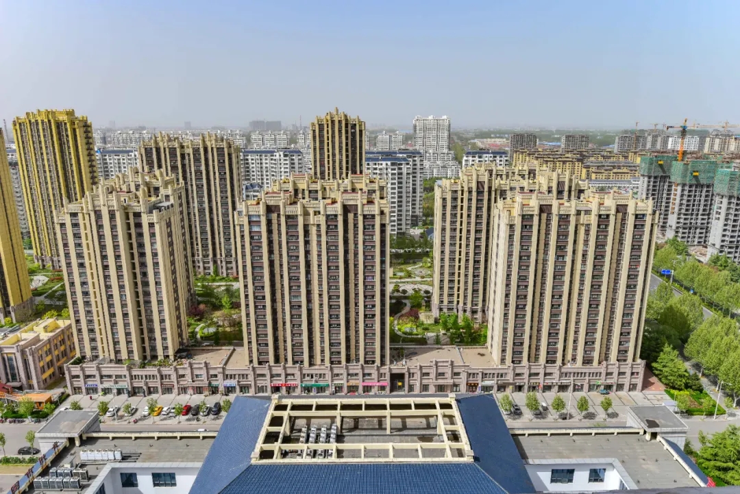 洞察头部房企突围路：压降有息负债，探索轻资产模式