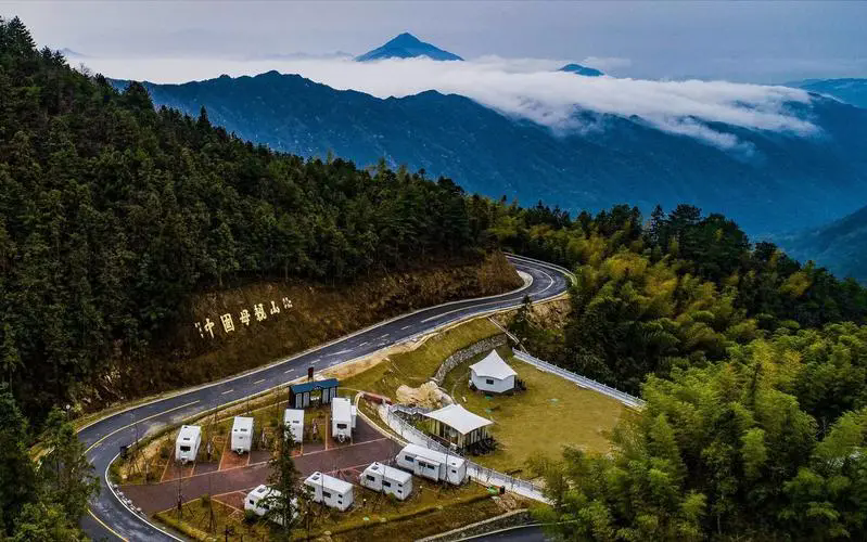 多元化开发，打造具有乡村特色的康养小镇