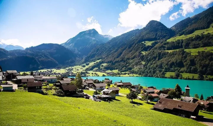 国外三个特色小镇案例分析