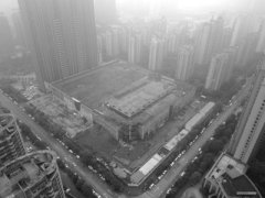 天鹅湖购物中心“烂尾”五年 何时复工成问题