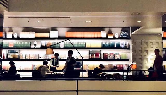 夜间经济≠夜市，如何激活城市娱乐休闲？