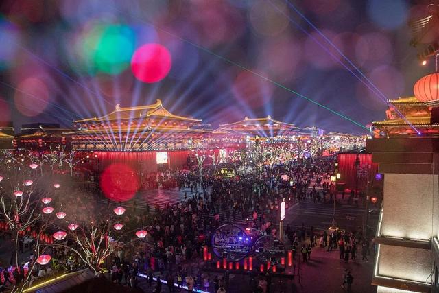 夜间经济≠夜市，如何激活城市娱乐休闲？