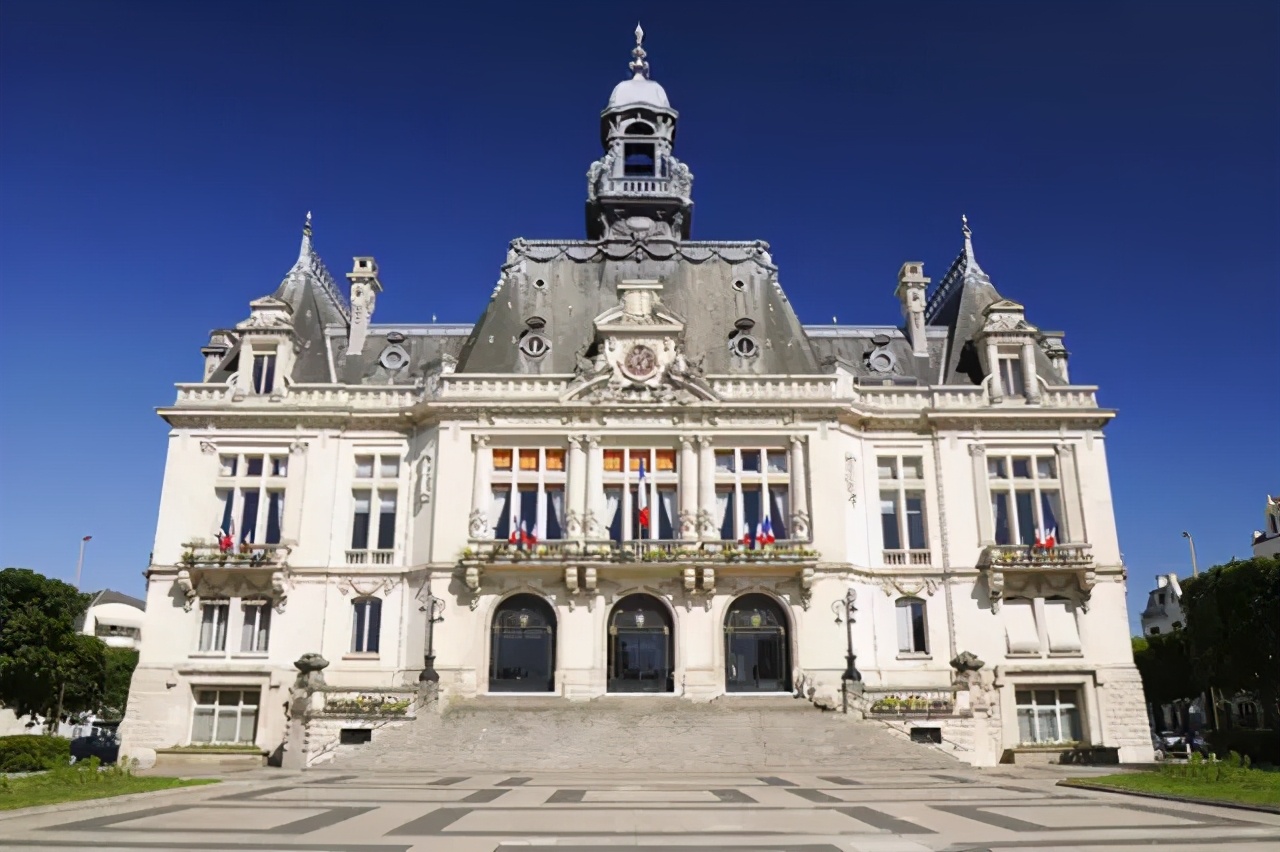 法国10个特色神秘小镇