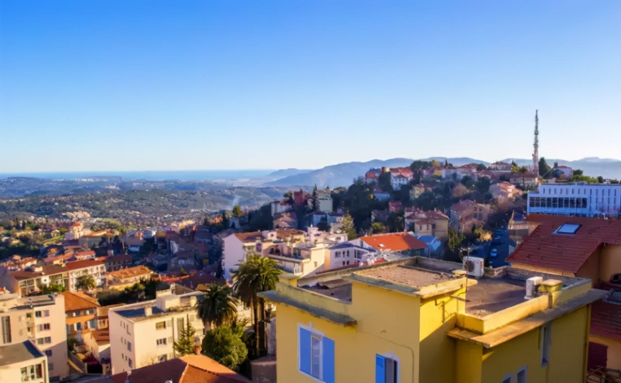 法国10个特色神秘小镇