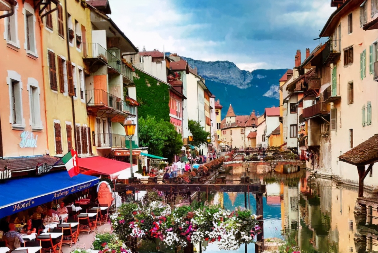 法国10个特色神秘小镇