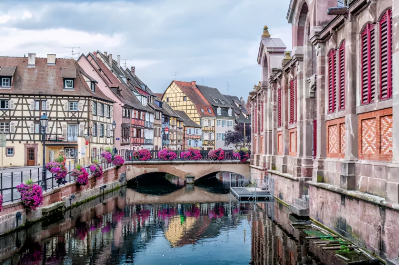 法国10个特色神秘小镇