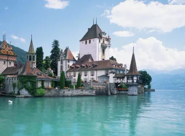 法国10个特色神秘小镇