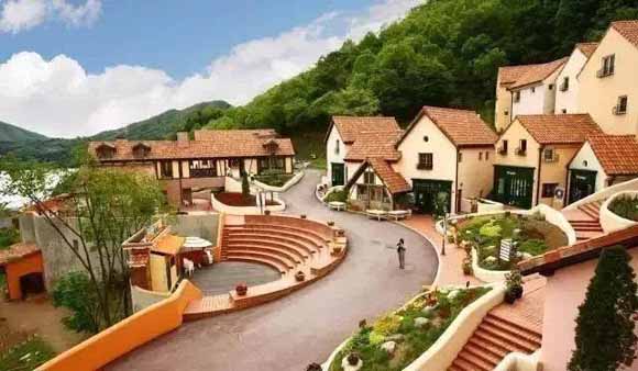 法国10个特色神秘小镇