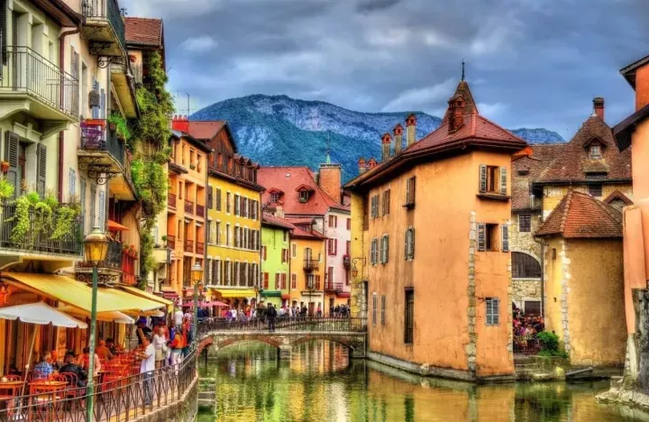 ​没有产业的小镇没有灵魂，八大特色文旅小镇创新案例