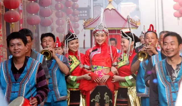 知名文化旅游小镇开发模式分析