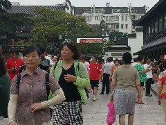 临期经济的崛起，性价比之外的商业启发