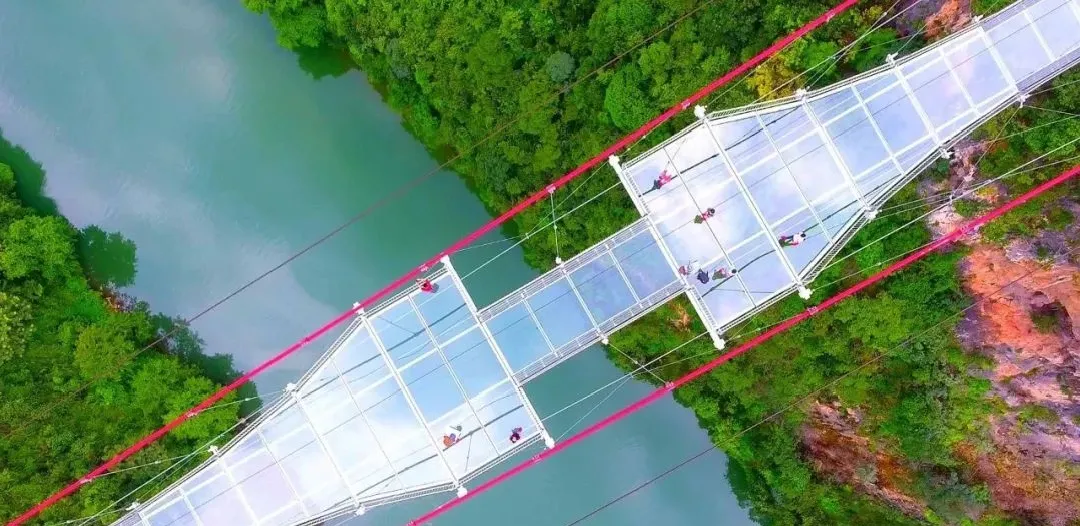 一个敢想一个敢建,盘点国内六大创意玻璃桥