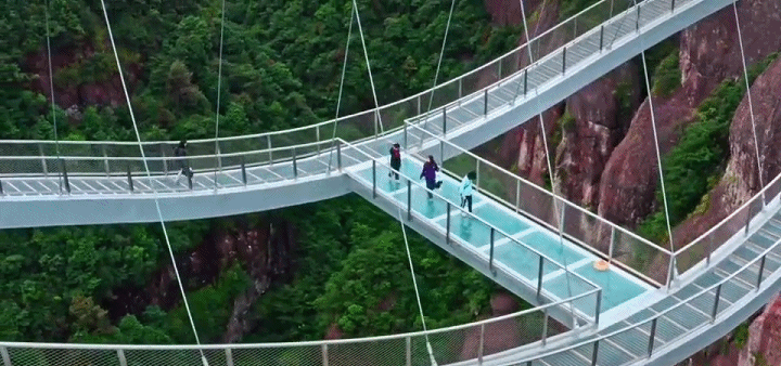 一个敢想一个敢建,盘点国内六大创意玻璃桥
