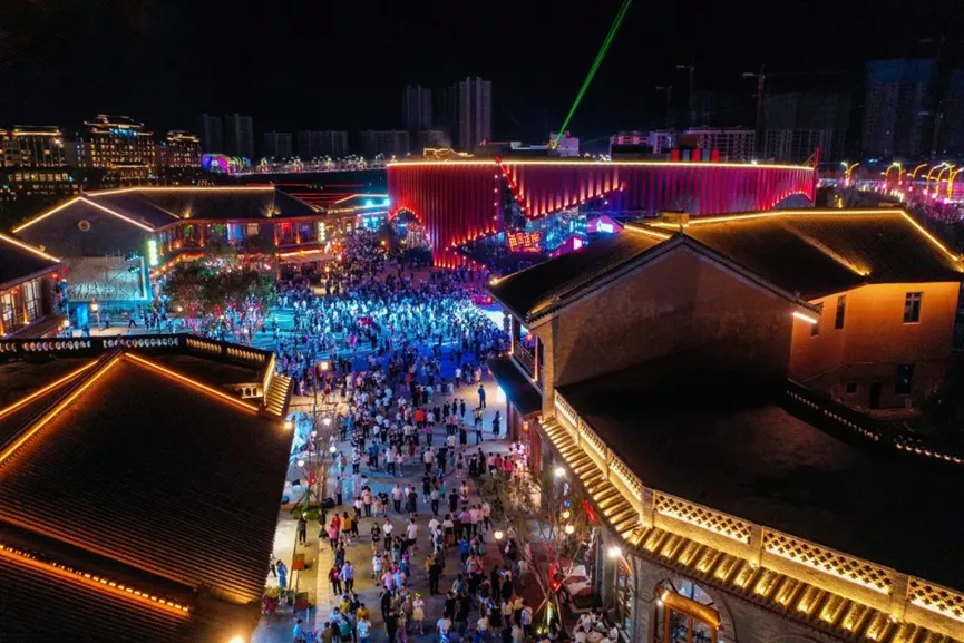 万达这条新开的红街,一个月200万人次流量!如何做到的?