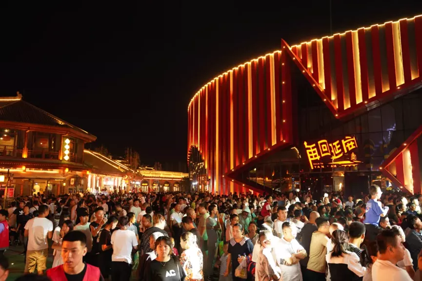 万达这条新开的红街,一个月200万人次流量!如何做到的?