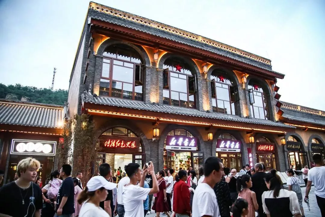 万达这条新开的红街,一个月200万人次流量!如何做到的?