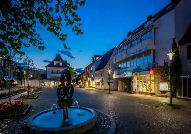 如何发展有钱途的康养产业？这个温泉康养小镇有一套模式和经验